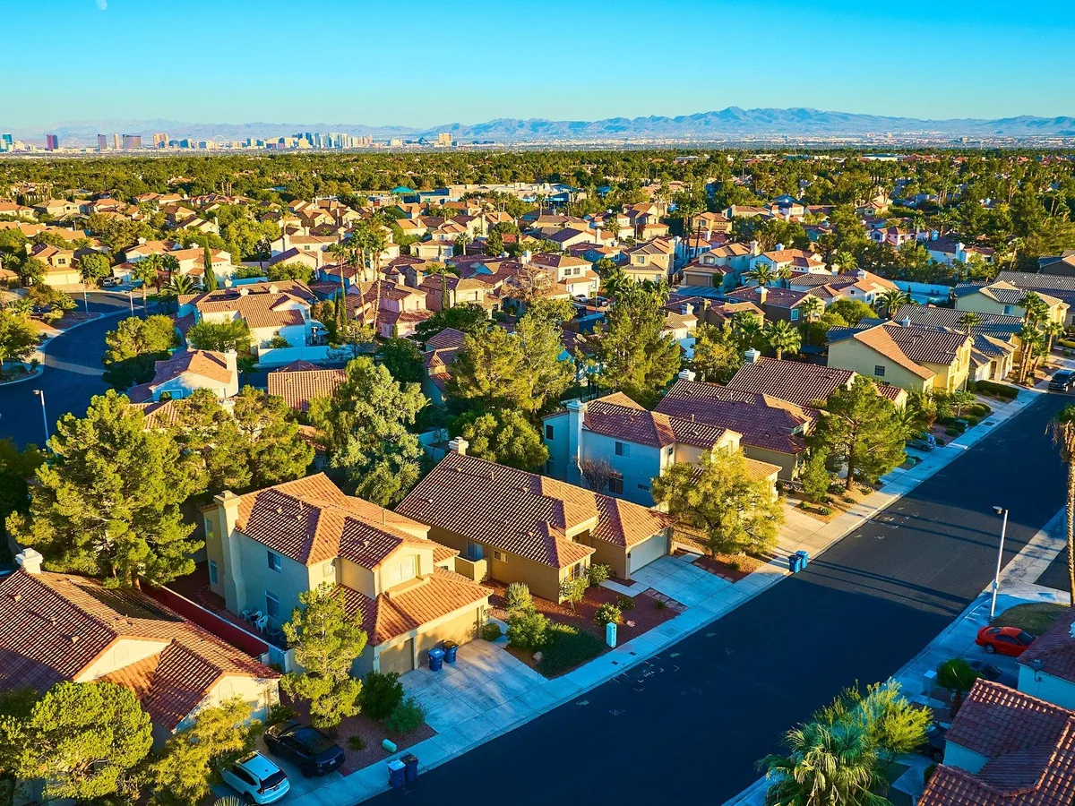 Vista aerea de Centennial Hills con el valle de Las Vegas al fondo